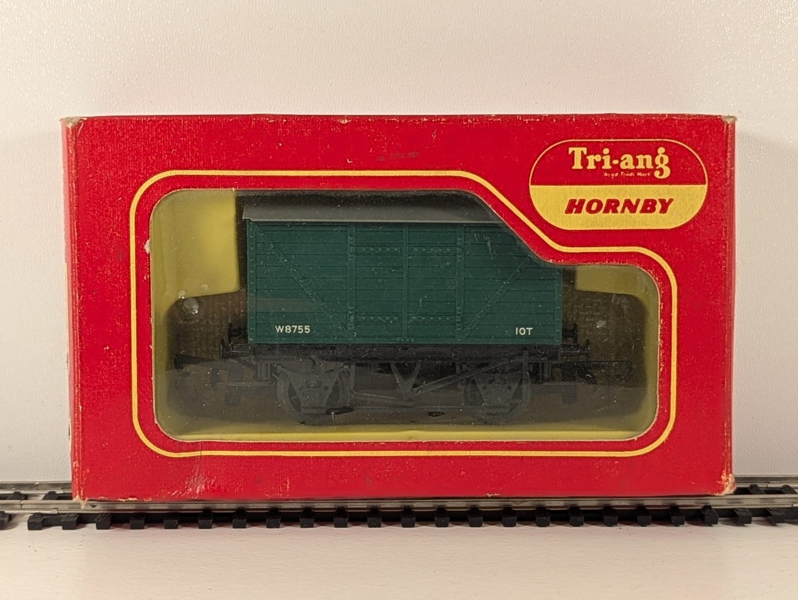 Tri-ang Hornby R11 / R14 BR 10T Closed Goods Van – W8755