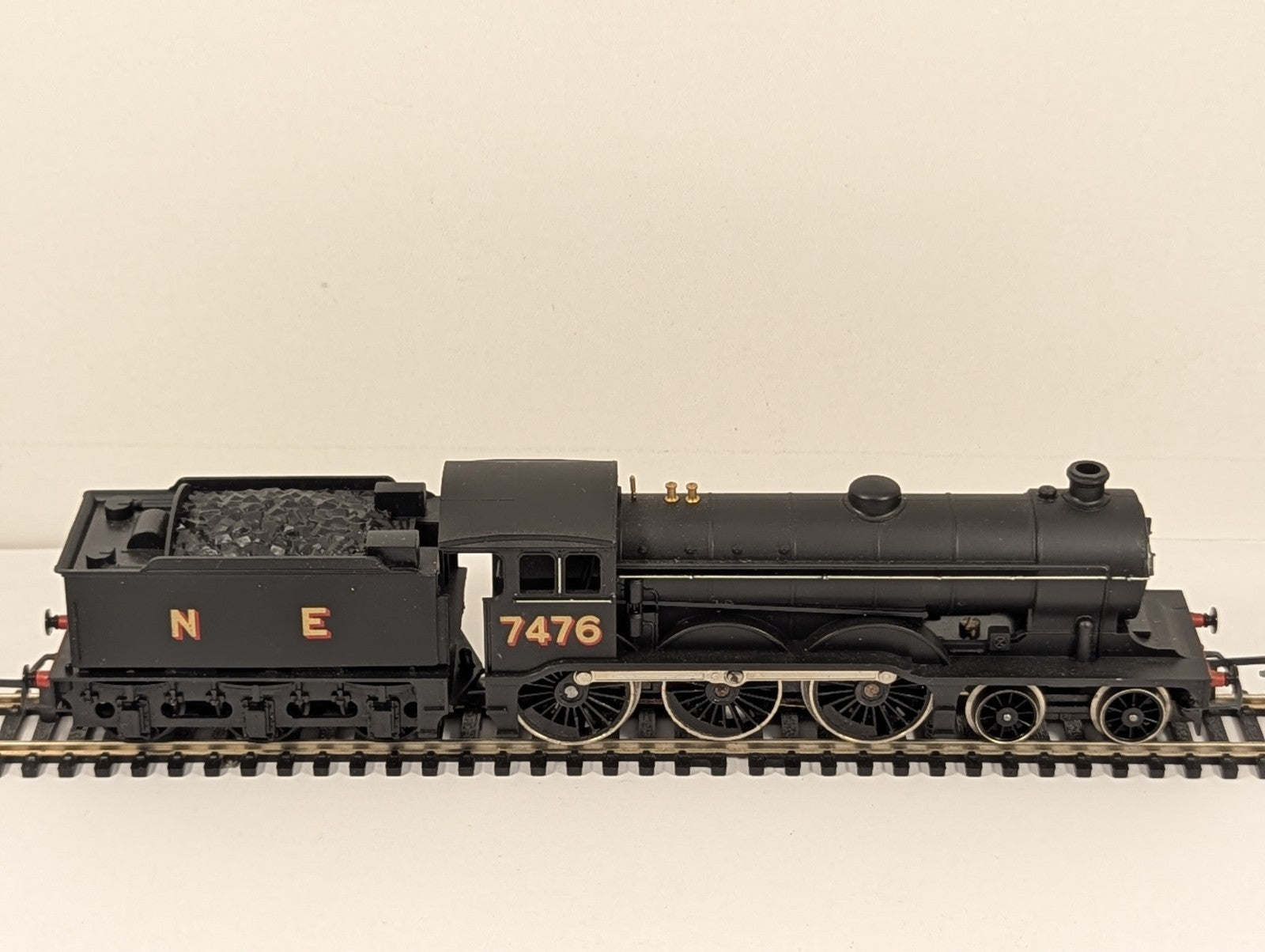 Hornby R150 LNER B12 Class Steam Locomotive OO Gauge - Boxed