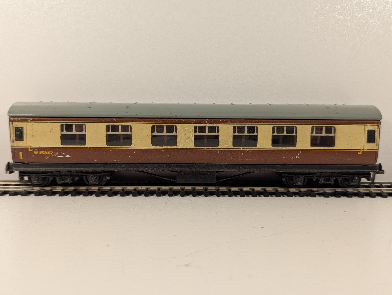 Hornby Dublo OO Gauge BR Mk1 1st Class Corridor Coach