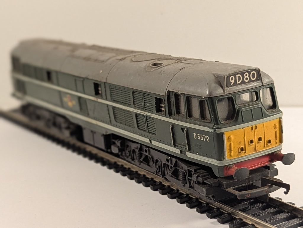 Tri-ang R357 OO Gauge Class 31 Diesel D5572 BR Green - Spares