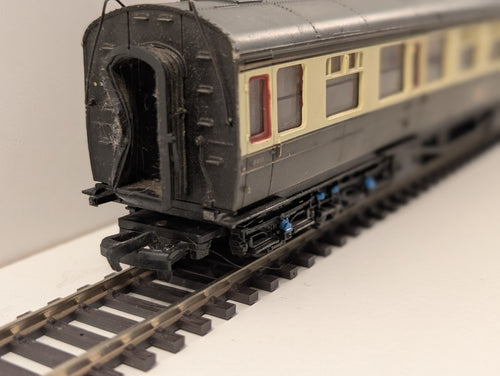 Bachmann OO Gauge GWR Collett Passenger Coach – Requires Some TLC