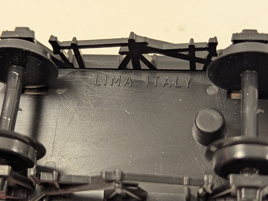 Lima OO Gauge 20 Ton Corrugated End Van