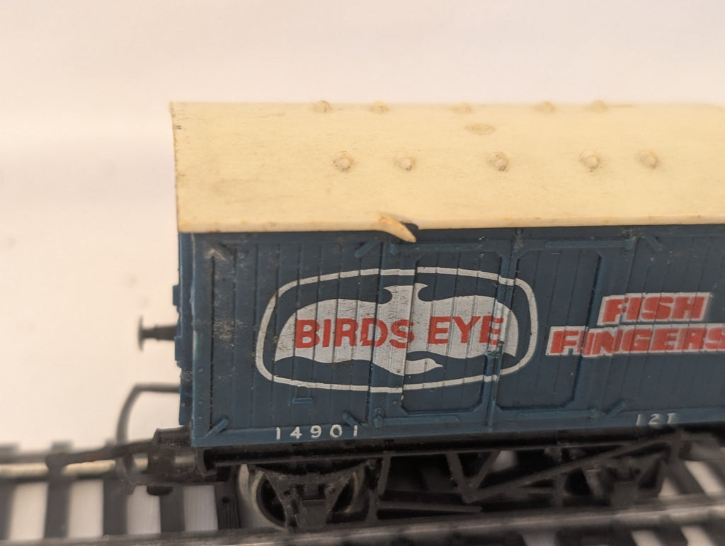 Hornby R105 OO Gauge Birds Eye Fish Fingers Van