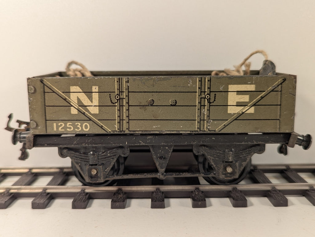 Hornby O Gauge North Eastern Railway Open Wagon with Tarp