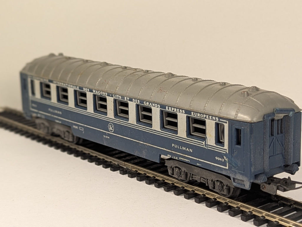 Lima AQ136 OO Gauge CIWL Pullman Coach