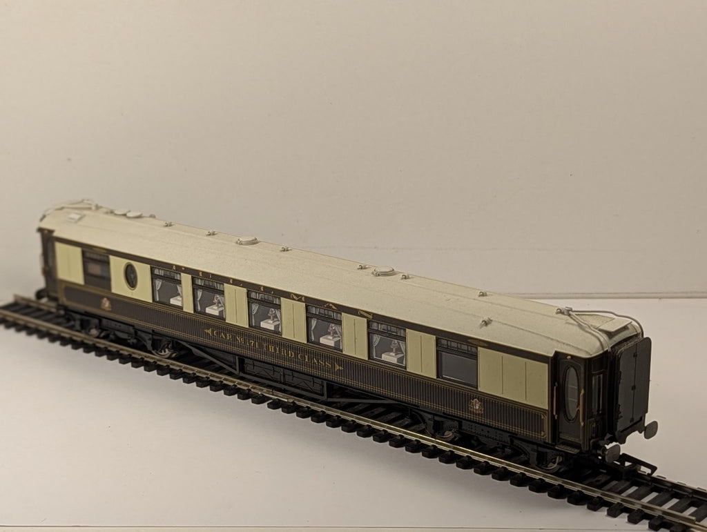 Hornby Pullman Parlour Car No. 171 Third Class Passenger Coach - Lights Up