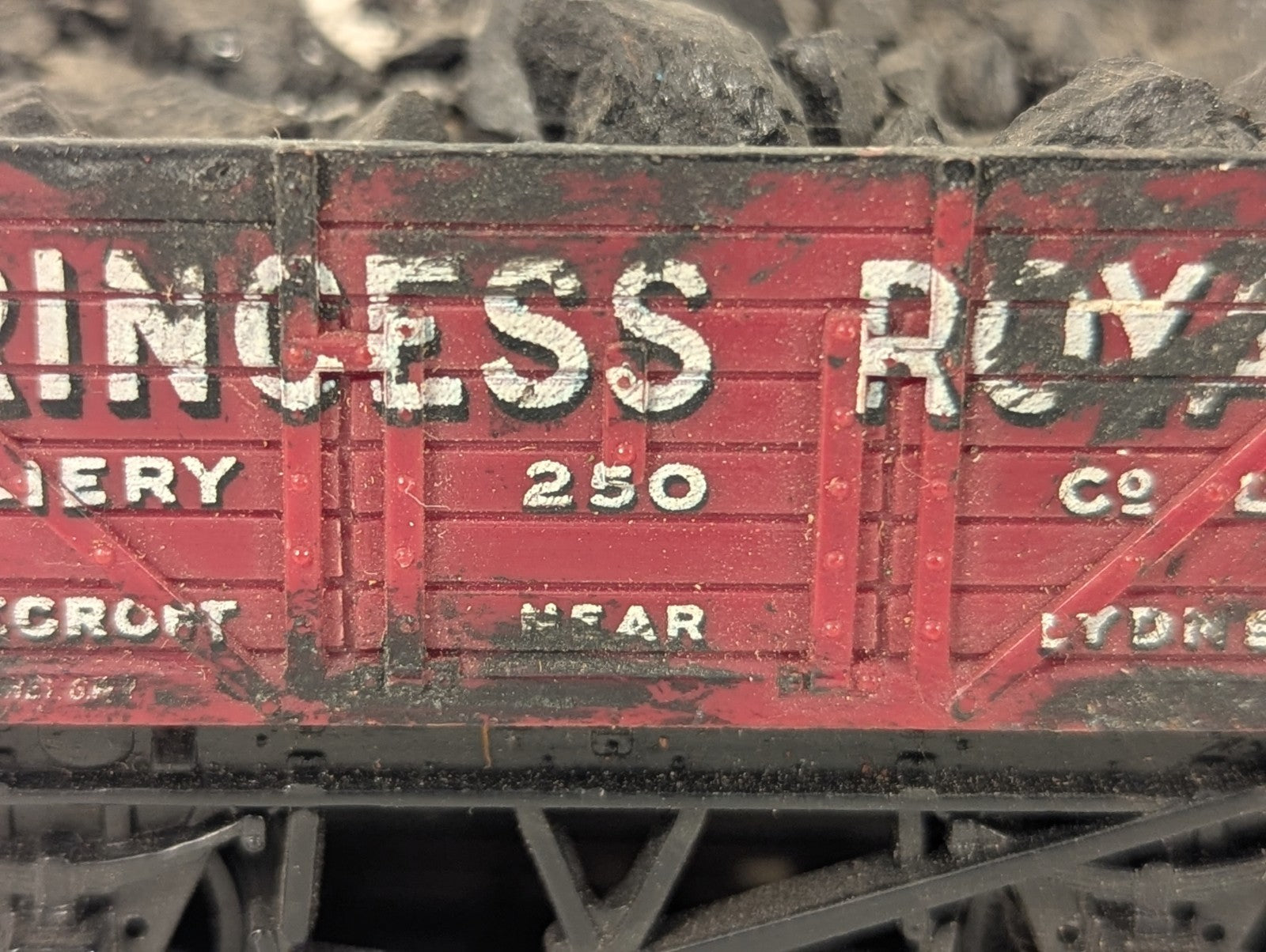 Hornby OO Gauge Princess Royal Colliery 7-Plank Wagon Open Wagon 25