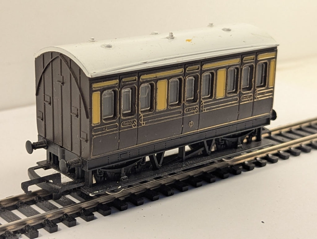 Hornby R339 OO Gauge GWR 4-Wheel Coach