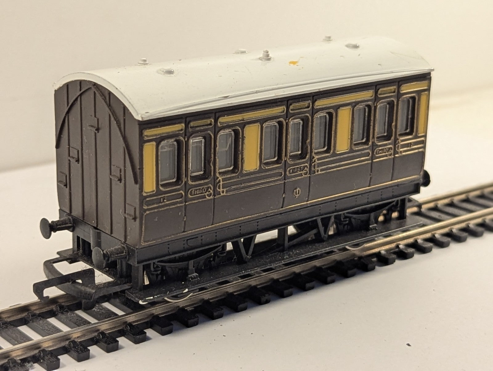 Hornby R339 OO Gauge GWR 4-Wheel Coach