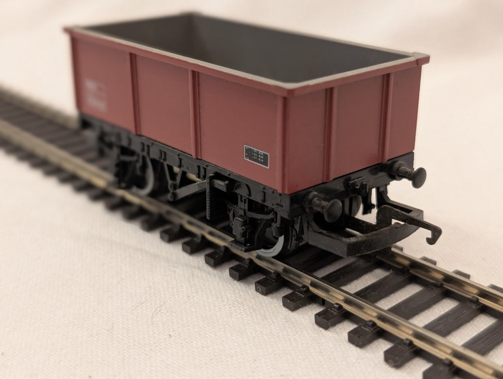 Hornby OO Gauge R1017 27T Steel Tippler Wagon B388469 BR Brown