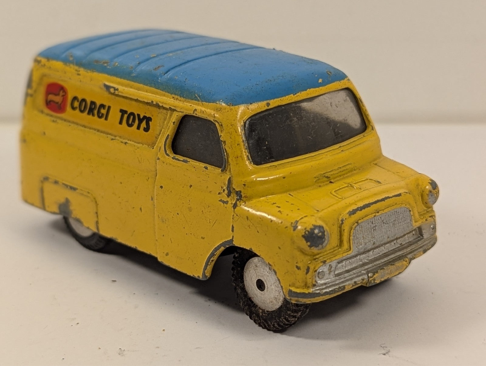 Corgi Toys 422 Bedford 12cwt Van 1:43 Scale - Chipped Paint