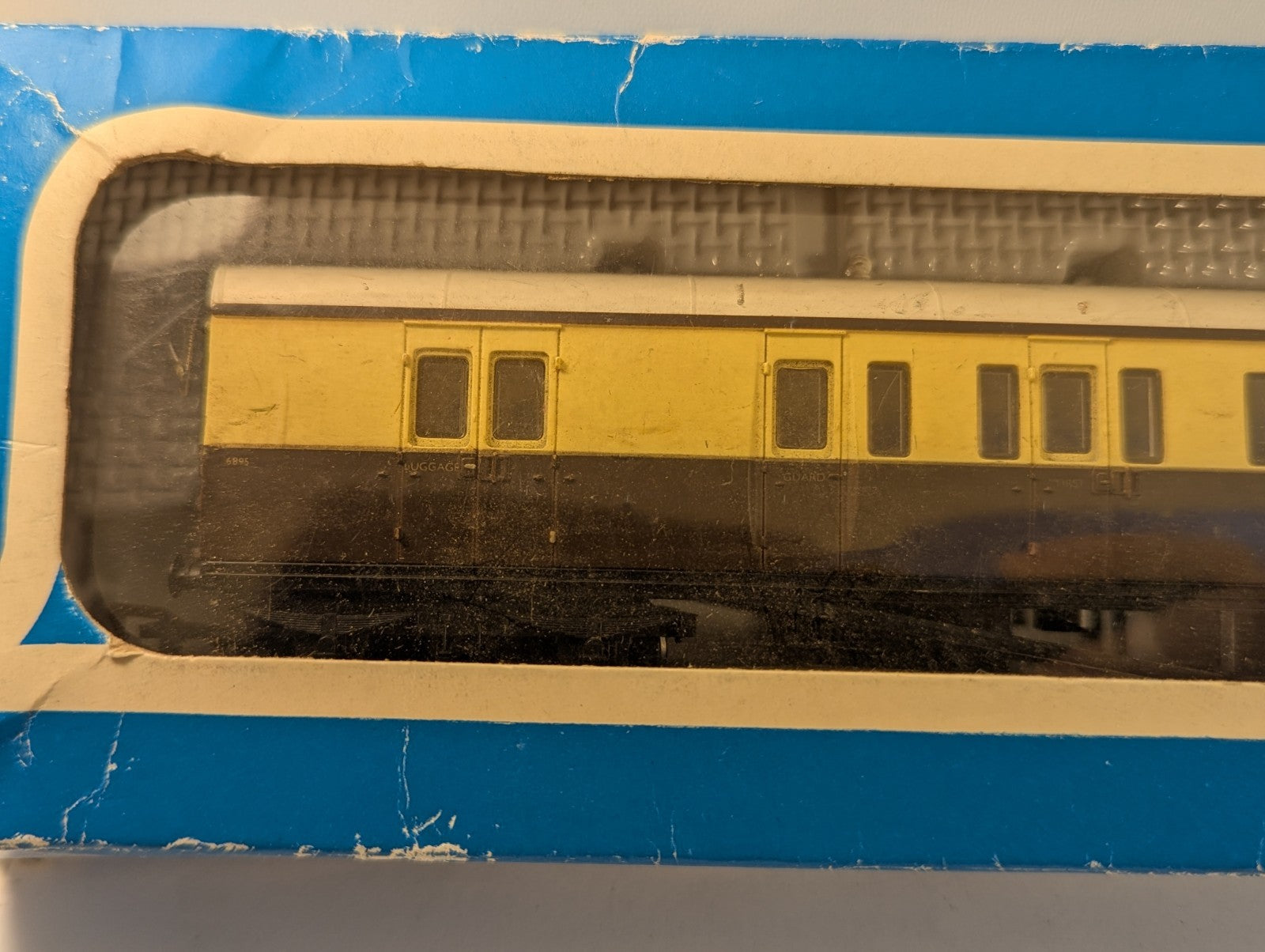 Airfix OO Gauge GWR Suburban Brake Coach (54250-0)