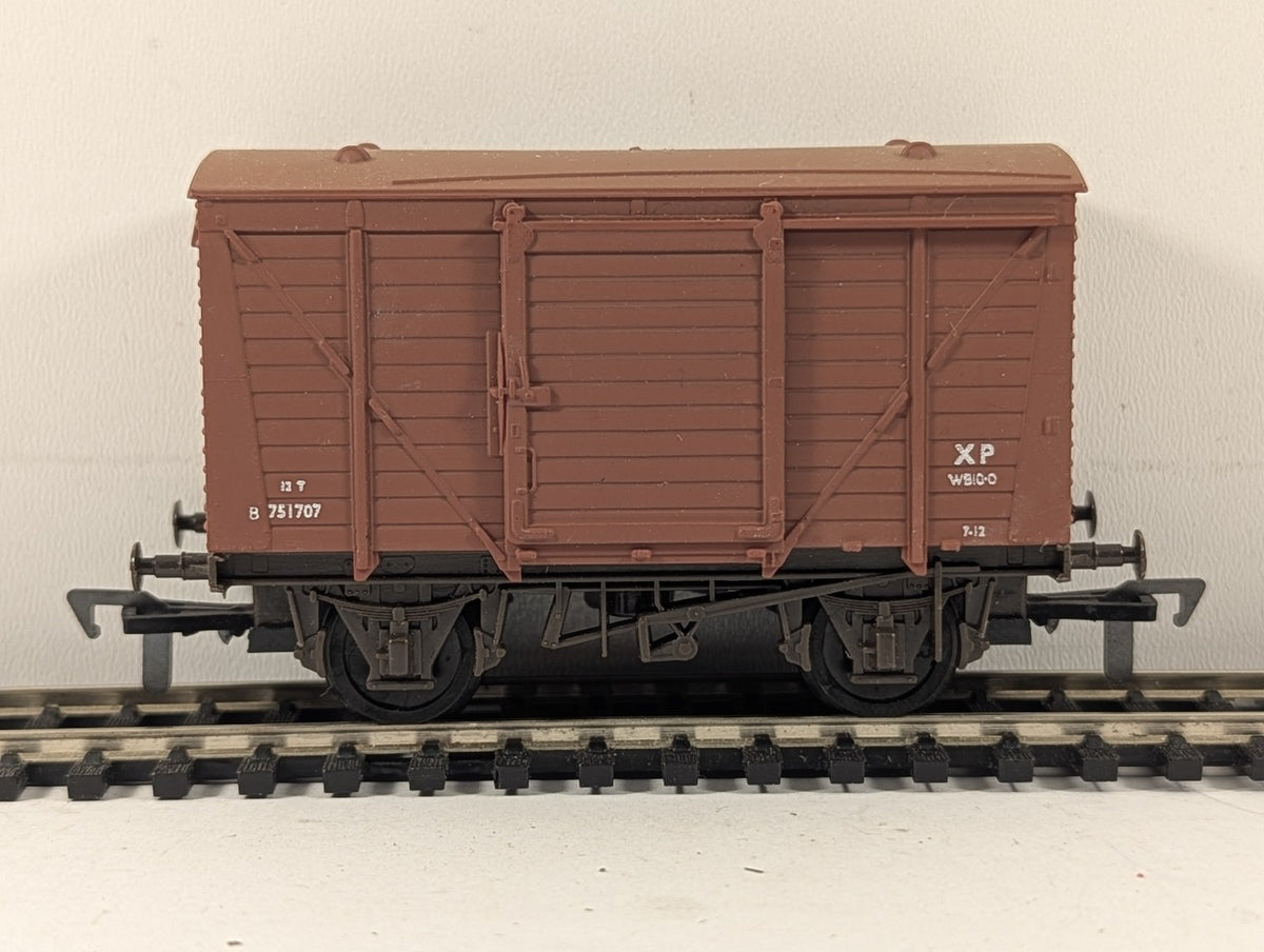Airfix OO Gauge BR 12T Ventilated Van Goods Wagon B751707 BR Bauxite 54313