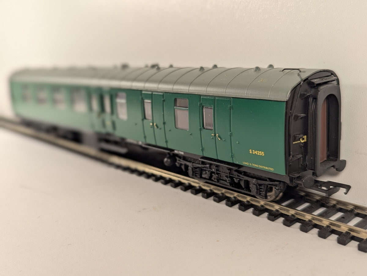 Bachmann OO Gauge BR Mk1 Brake Corridor Second (BSK) Passenger Coach S34255