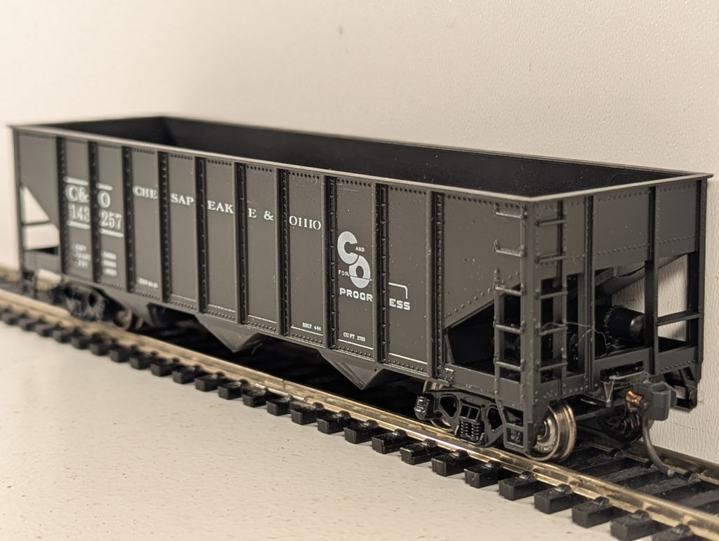 Athearn HO Gauge Offset Side 3-Bay Hopper Goods Wagon 143257 Chesapeake & Ohio