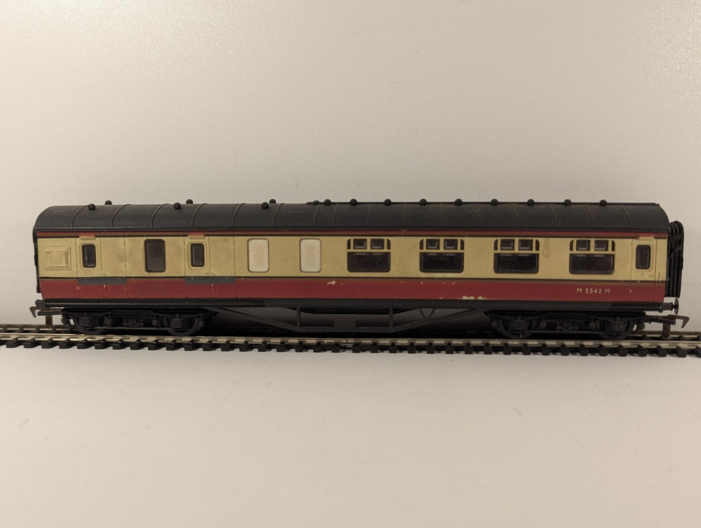 Airfix OO Gauge Stanier 57ft Brake Composite Coach Passenger Coach M 5542 M