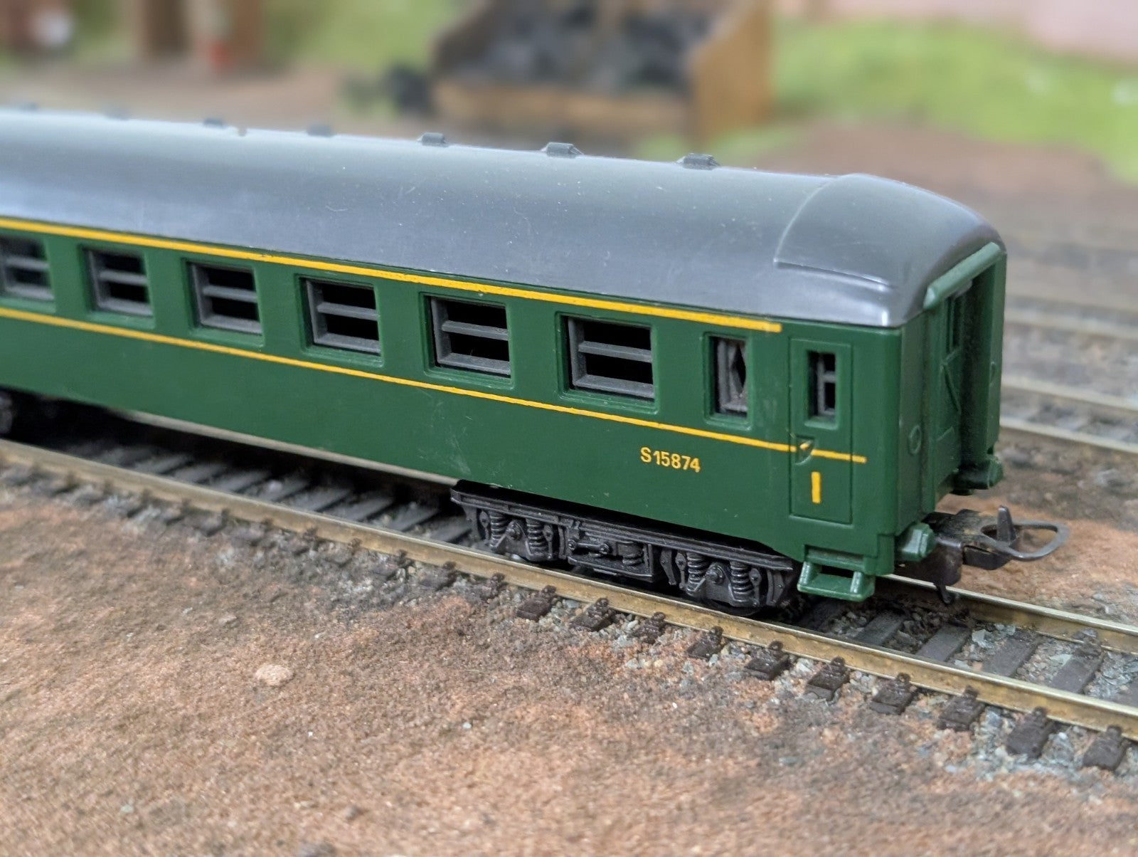Lima HO Gauge Green Passenger Coach S15874