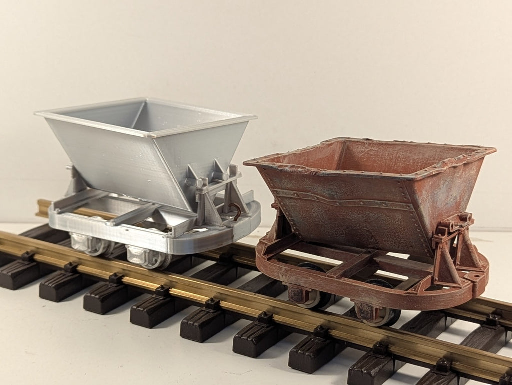 G Gauge Pair of Tipper Wagons