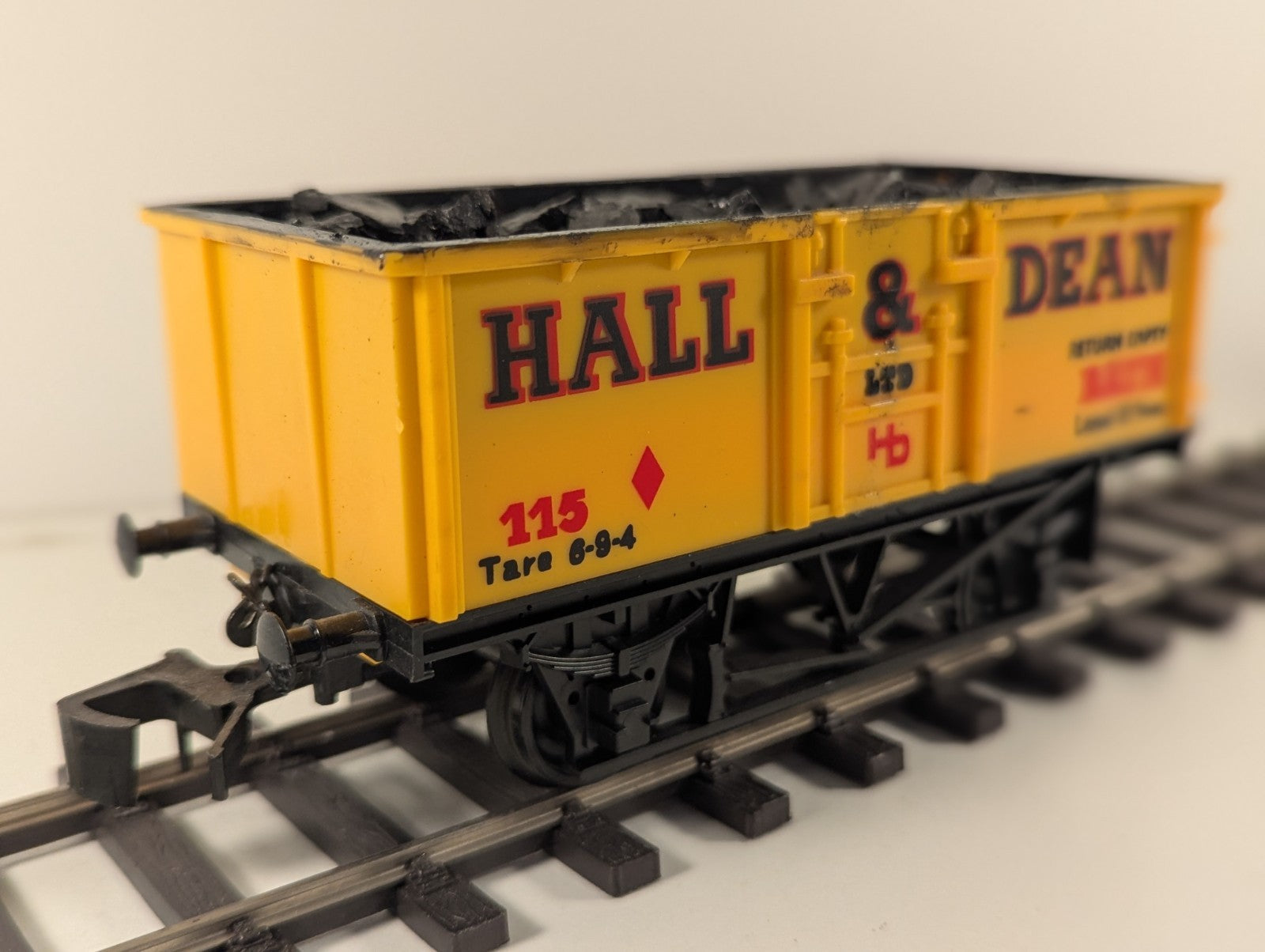 Lima O Gauge 7-Plank Open Mineral Wagon – Hall & Dean Yellow Livery – With Load