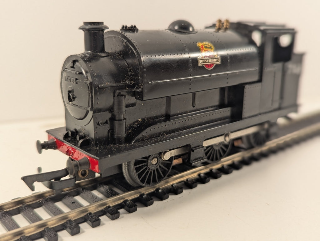 Tri-ang R153 OO Gauge 0-6-0 Saddle Tank Locomotive – Boxed