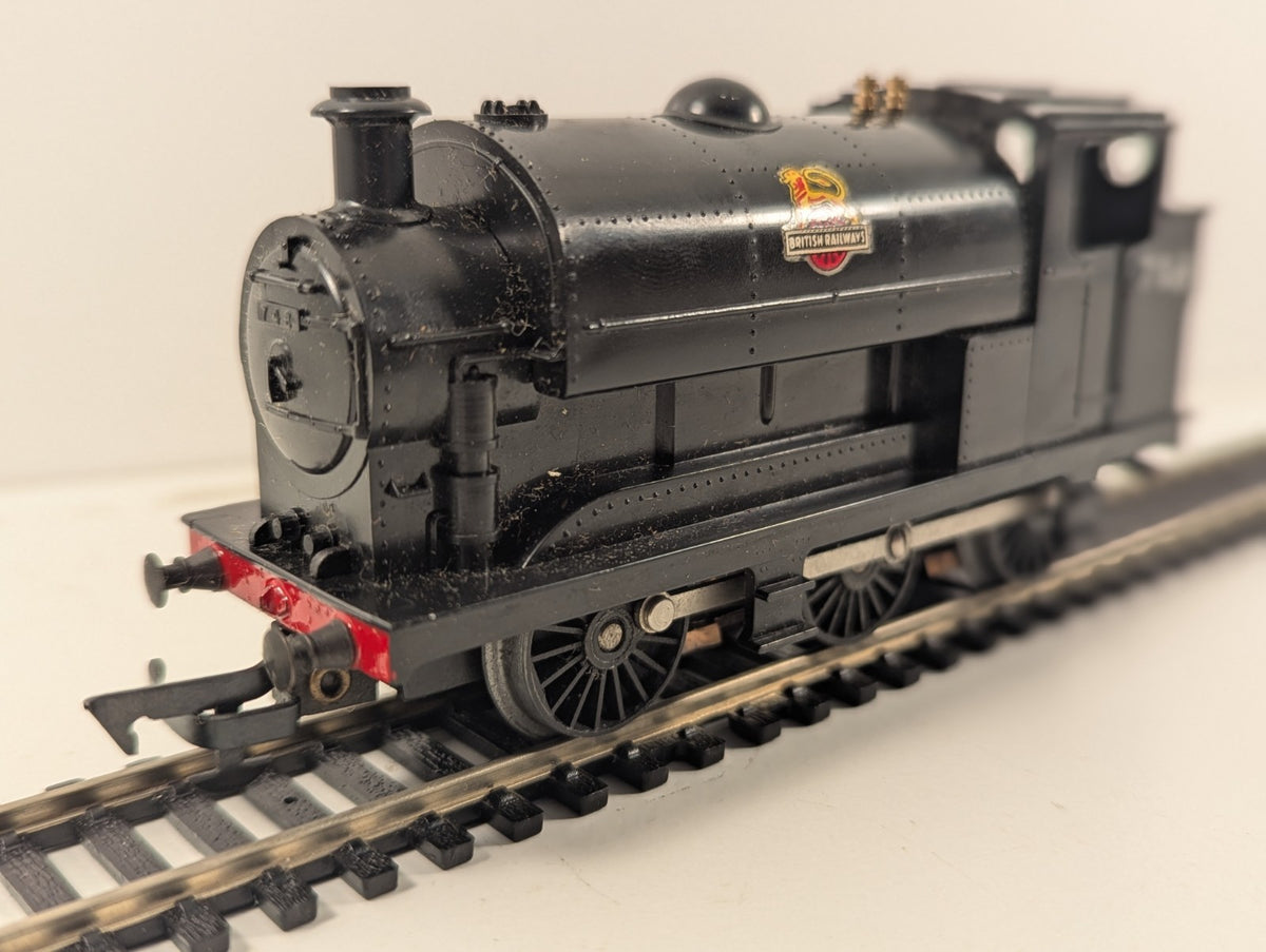 Tri-ang R153 OO Gauge 0-6-0 Saddle Tank Locomotive – Boxed