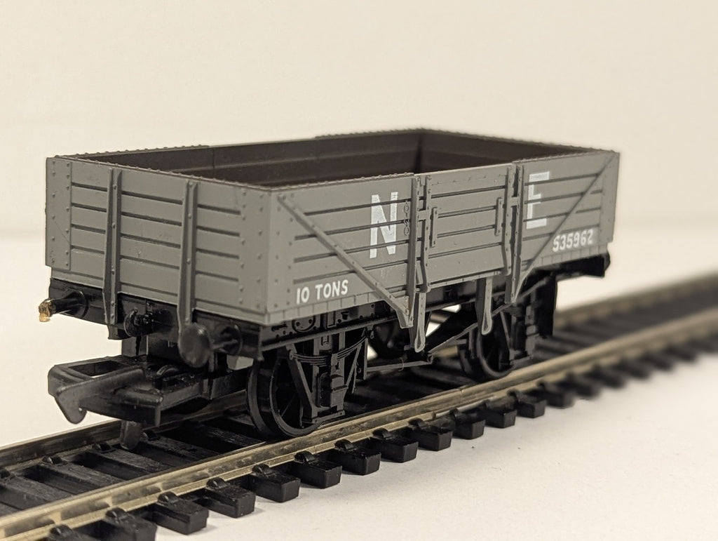 Dapol OO Gauge NE 5-Plank 10 Ton Open Wagon 535962 LNER Grey