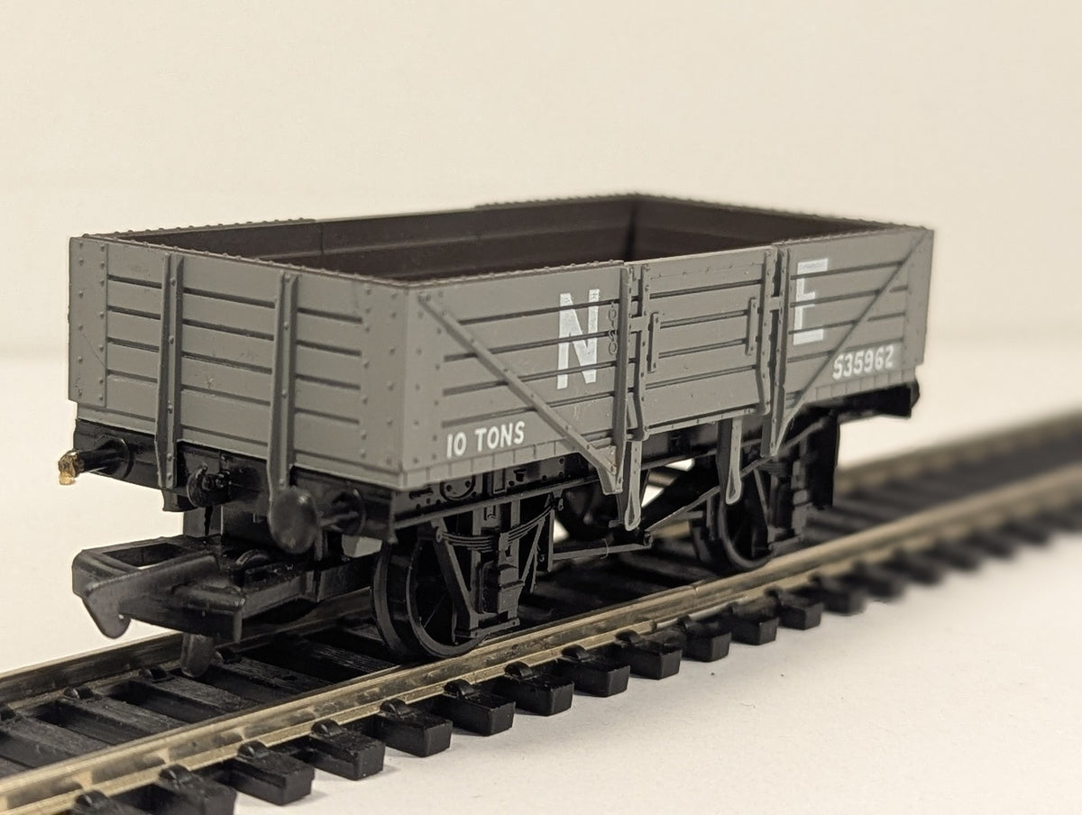 Dapol OO Gauge NE 5-Plank 10 Ton Open Wagon 535962 LNER Grey