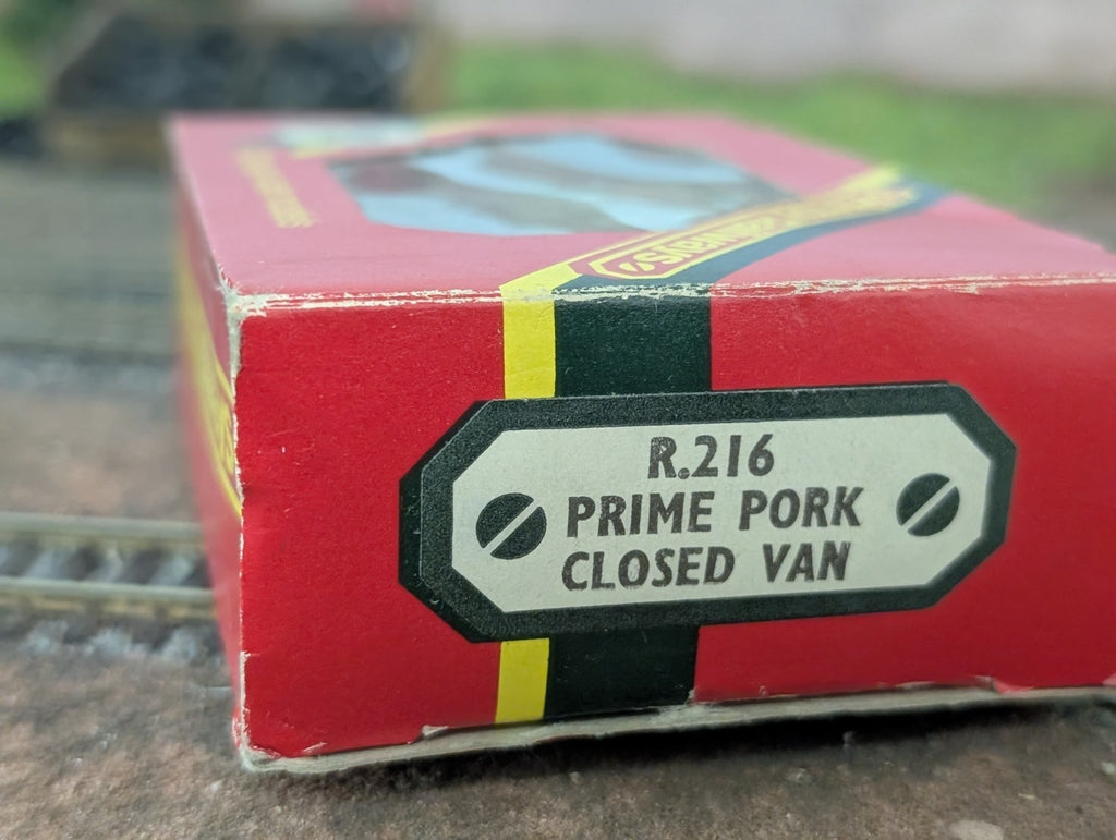 Hornby R162/R216 Prime Pork Van – OO Gauge