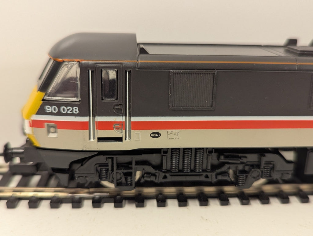 Hornby OO Gauge R471 Class 90 90028 InterCity Electric Locomotive
