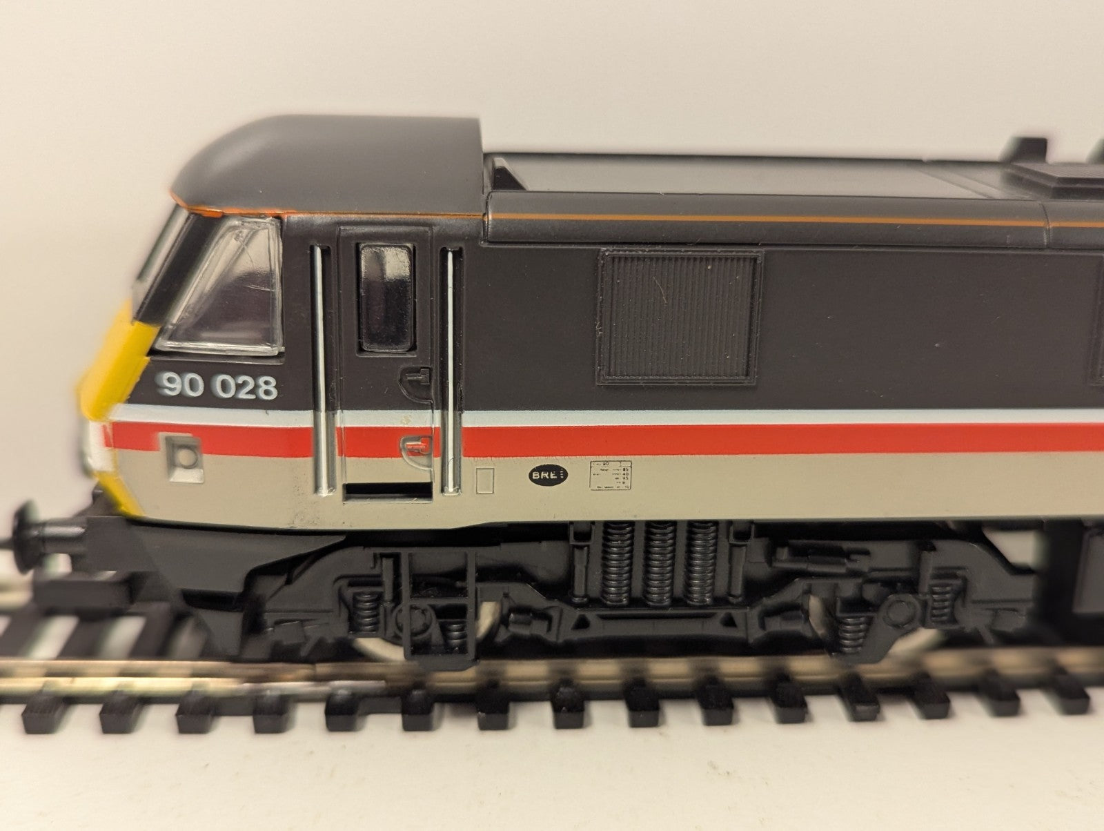 Hornby OO Gauge R471 Class 90 90028 InterCity Electric Locomotive