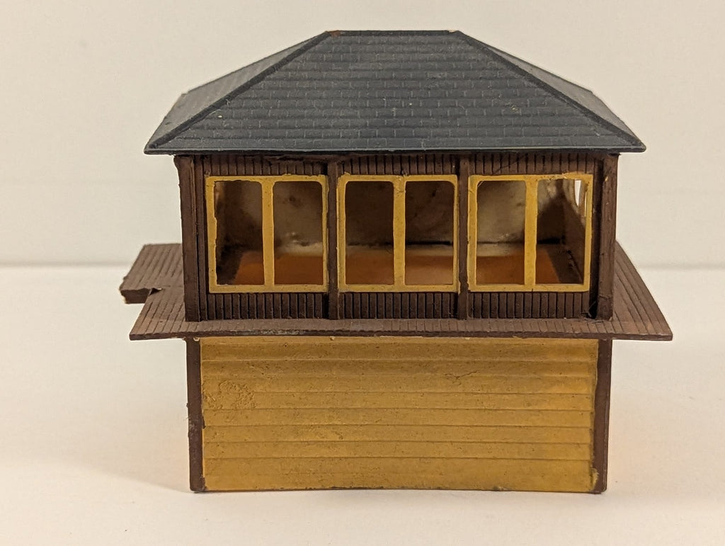 OO Gauge Timber Signal Box Brown and Yellow