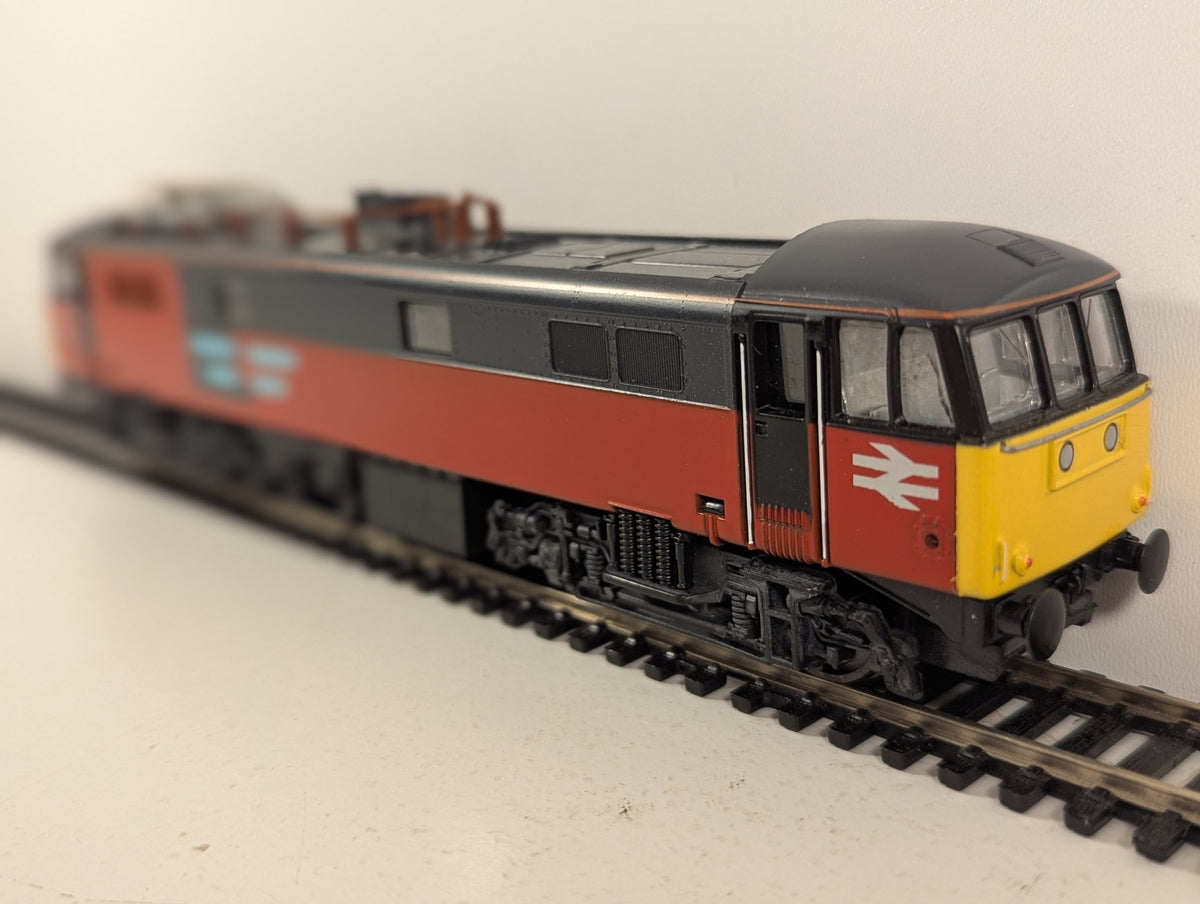 Hornby OO Gauge Class 86 Electric Locomotive 86 417 BR Railfreight Distribution