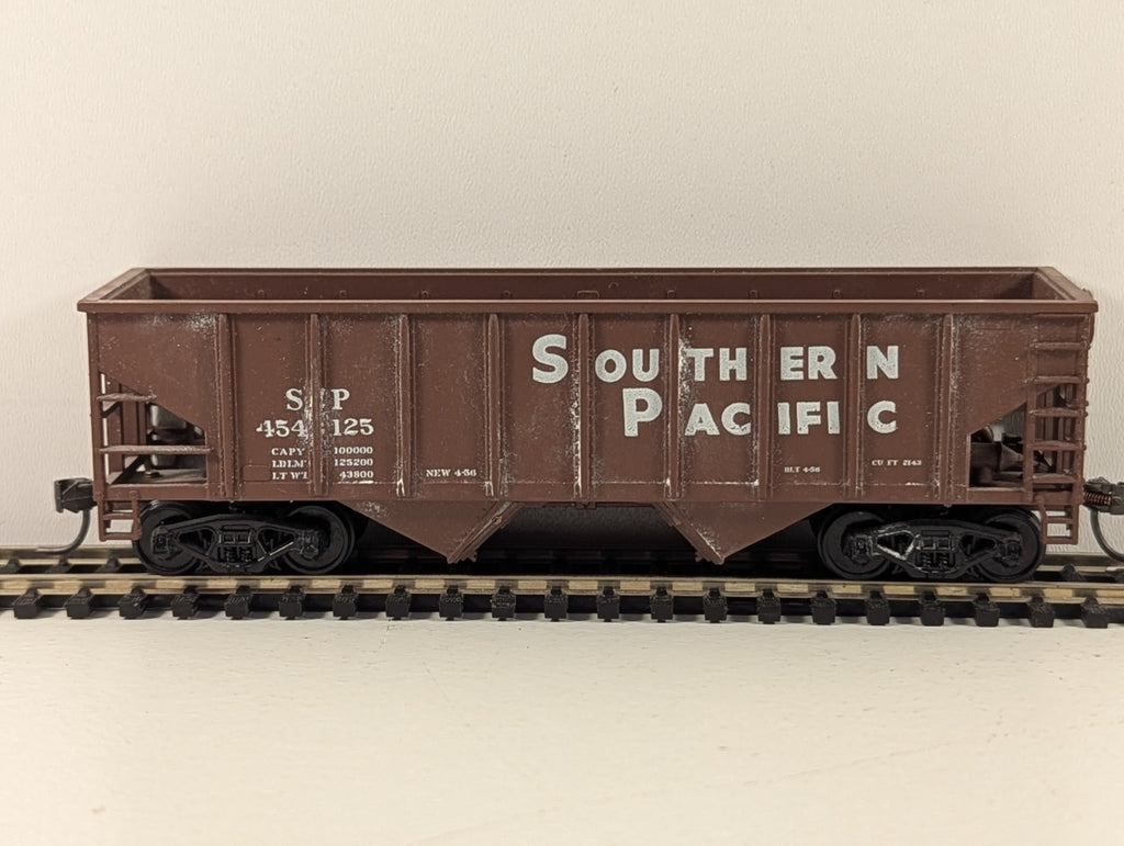Walthers Trainline HO Gauge Southern Pacific 2-Bay Hopper Wagon
