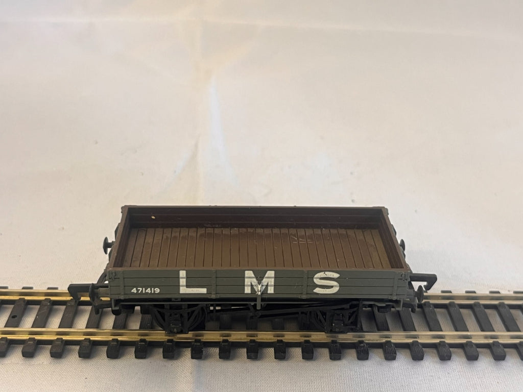 Mainline 37-149 OO Gauge 3 Plank Wagon LMS Grey