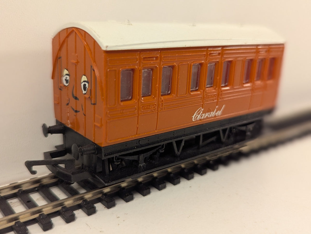 Hornby OO Gauge Thomas & Friends Clarabel Coach
