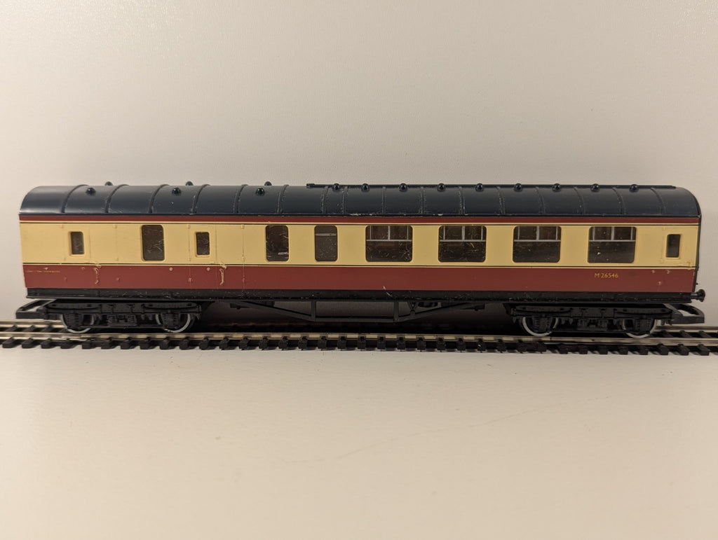 Hornby R443 BR Stanier Brake Coach M26546 – Crimson & Cream (Parts Missing)