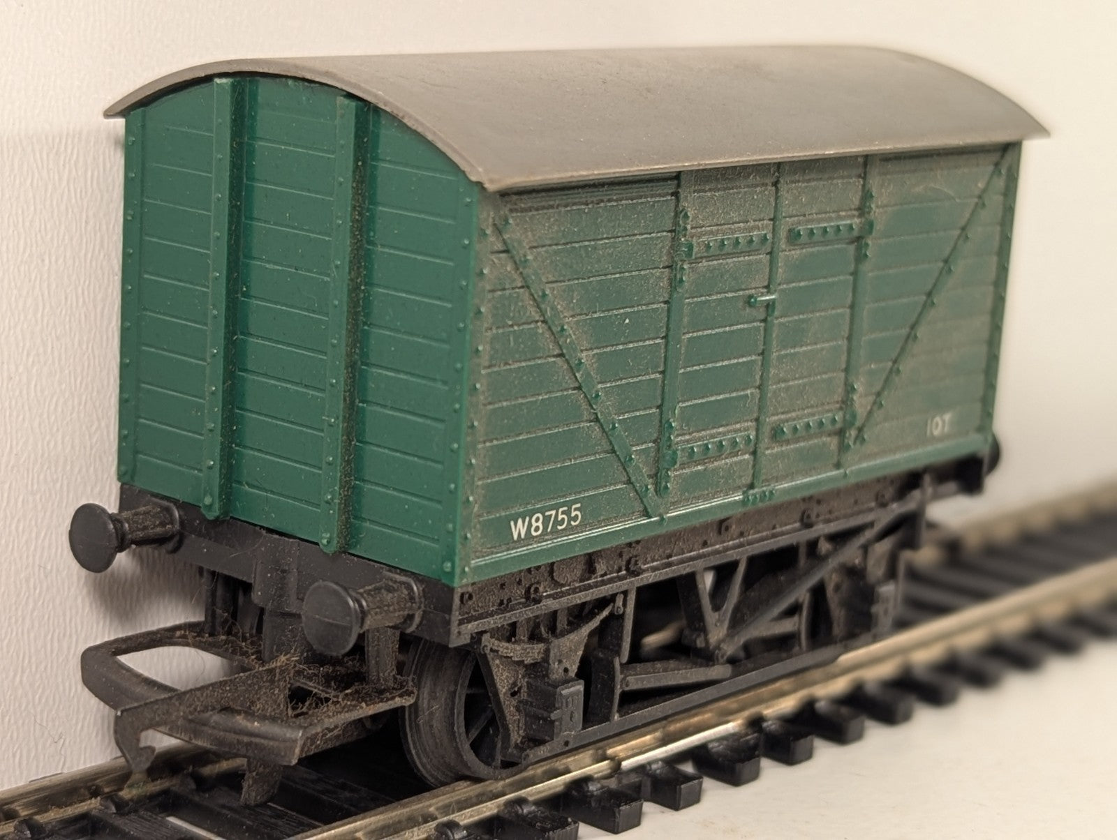 Tri-ang R11 OO Gauge 10 Ton Goods Van Green