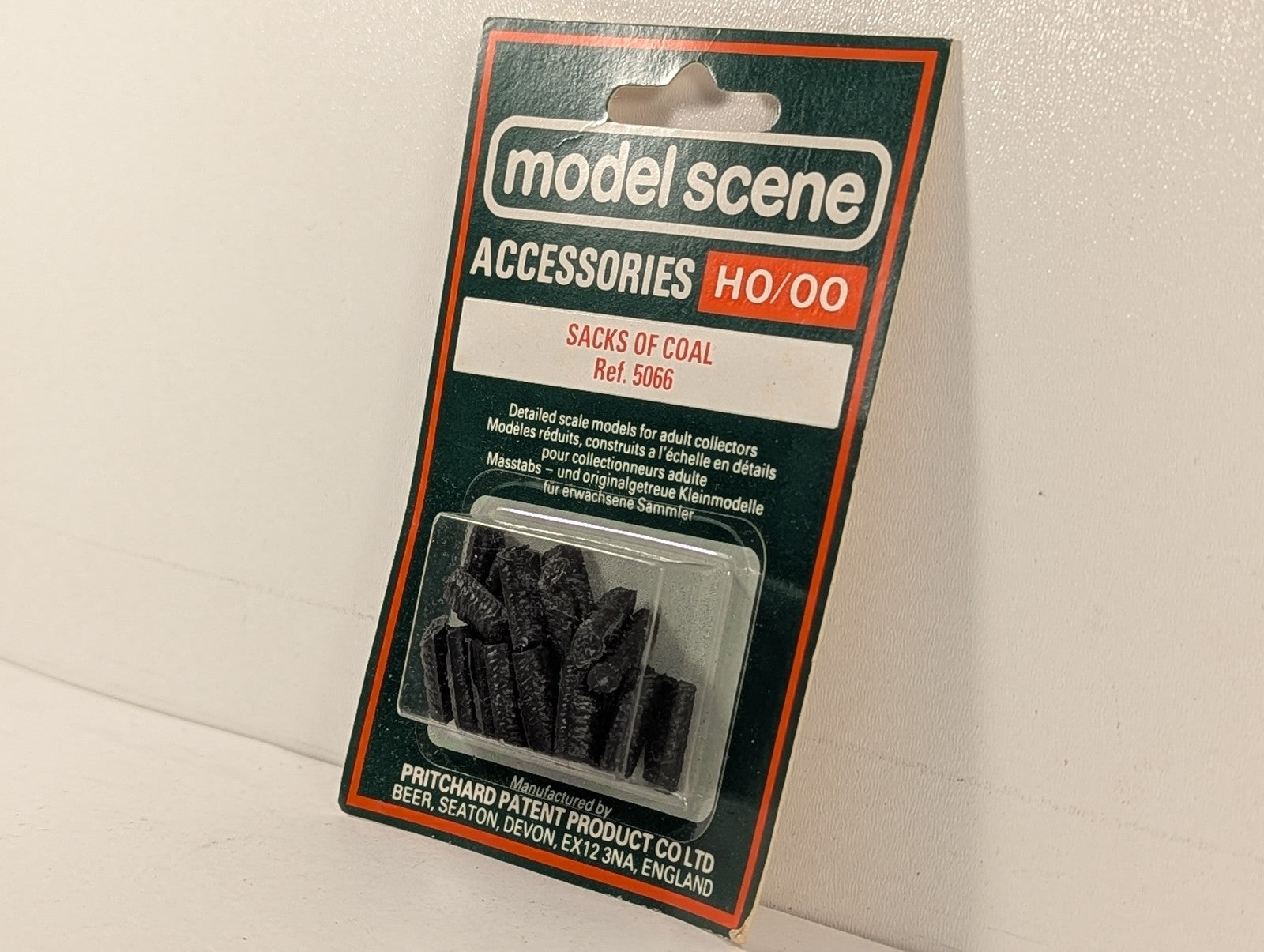 Model Scene HO/OO Sacks of Coal Scenic Accessories 5066