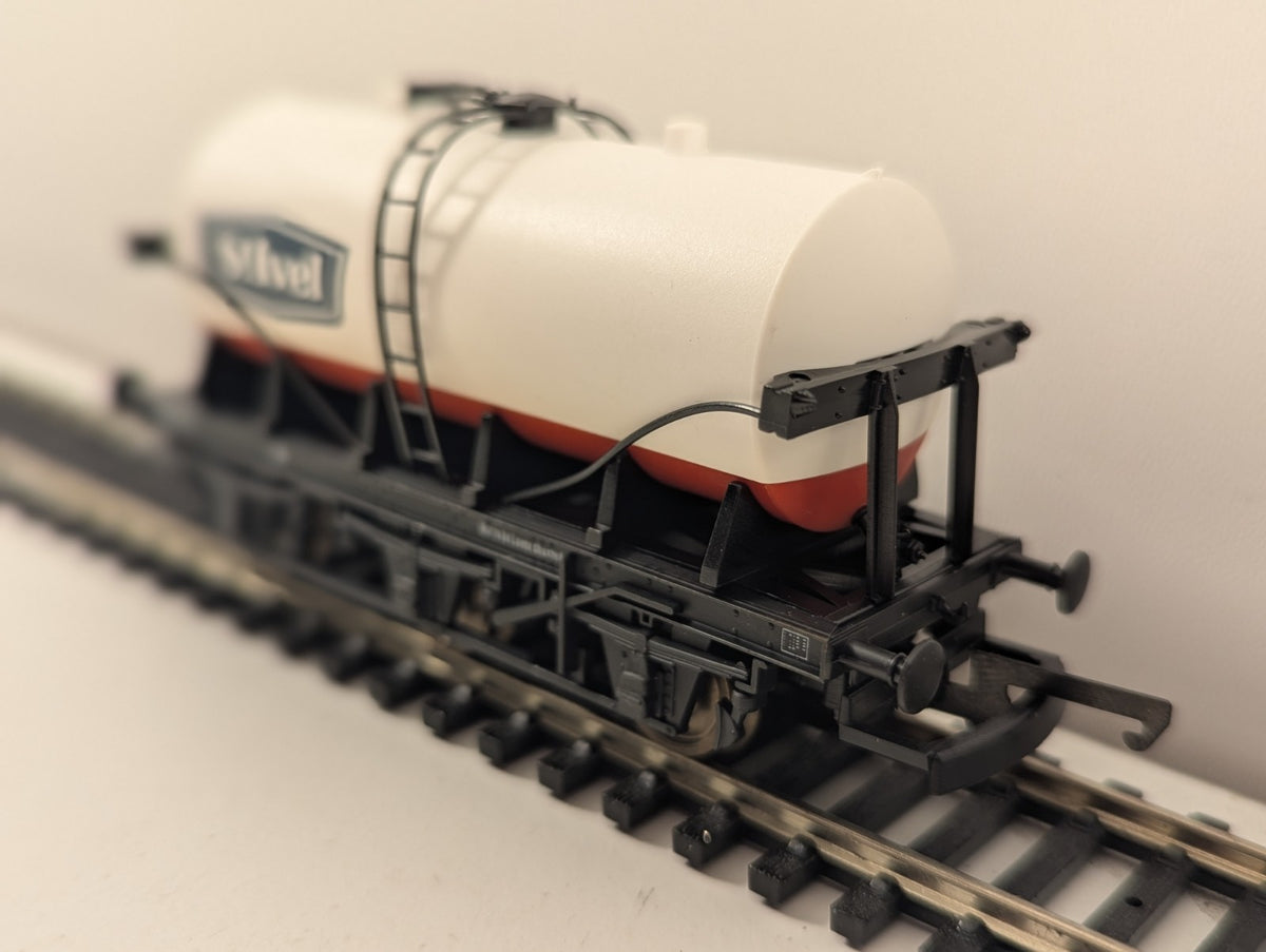 Lima OO Gauge 305641 6 Wheel Tank Wagon W44520 St Ivel