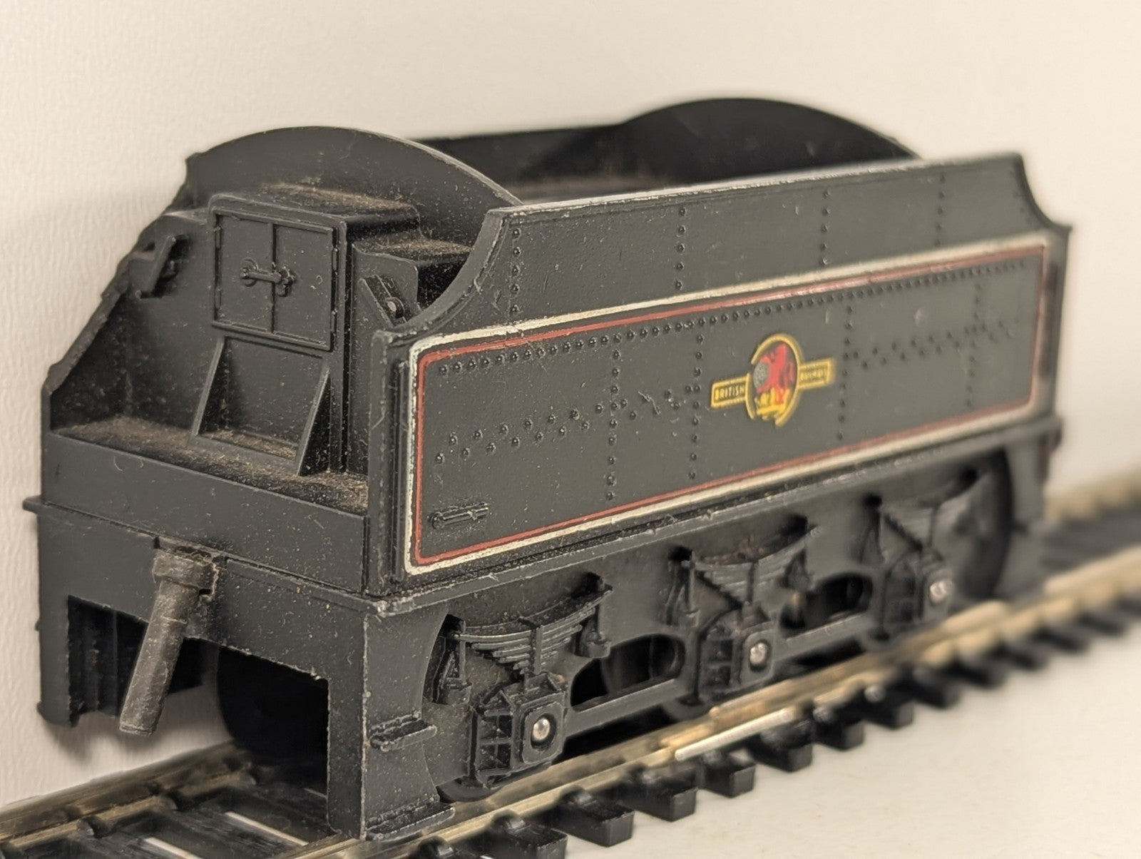 Tri-ang Hornby R33 OO Gauge BR Class 3F Tender BR Black - Spares/Repairs
