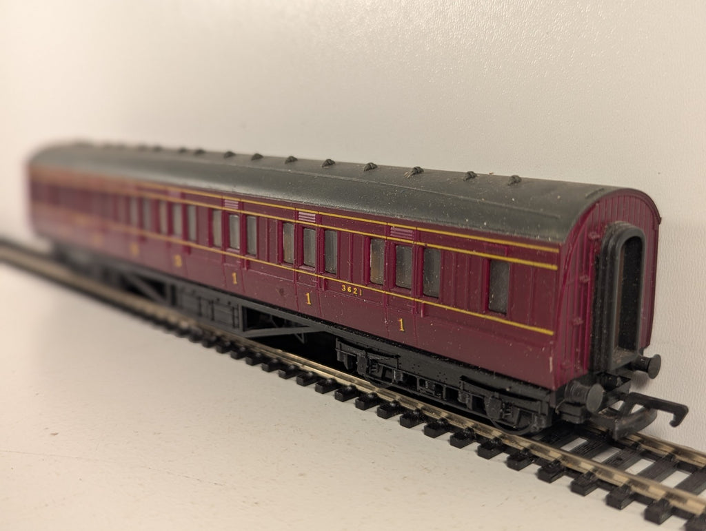 Mainline OO Gauge LMS 57ft Corridor Composite Coach Passenger Coach