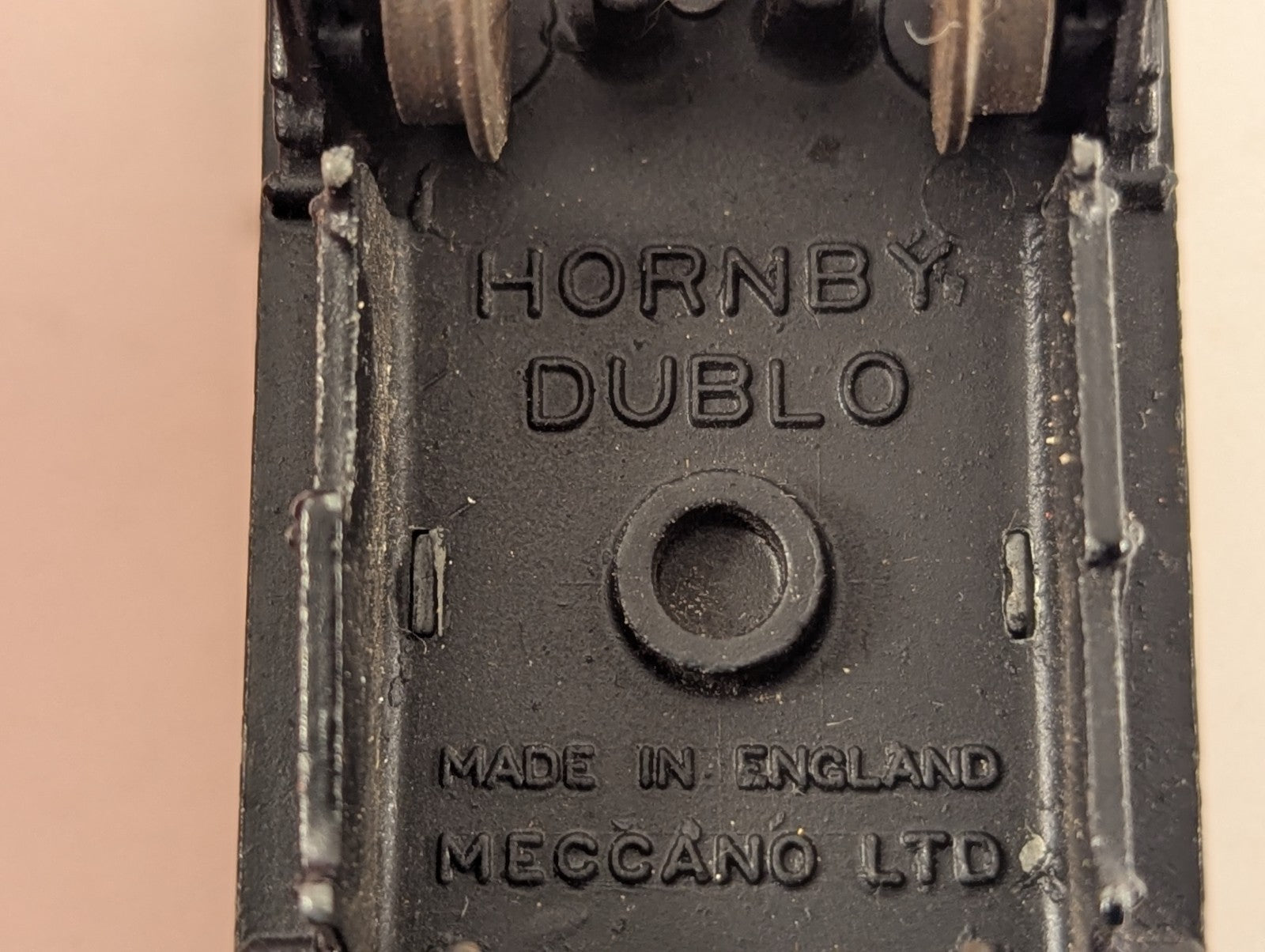 Hornby Dublo OO Gauge Vacuum Oil Company Tank Wagon Vacuum Oil Red