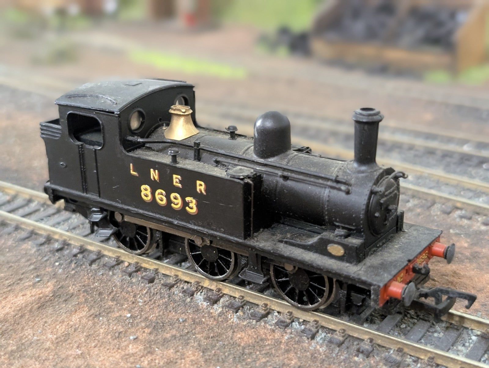 Bachmann 31-057 OO Gauge LNER J72 Class 0-6-0T 8693