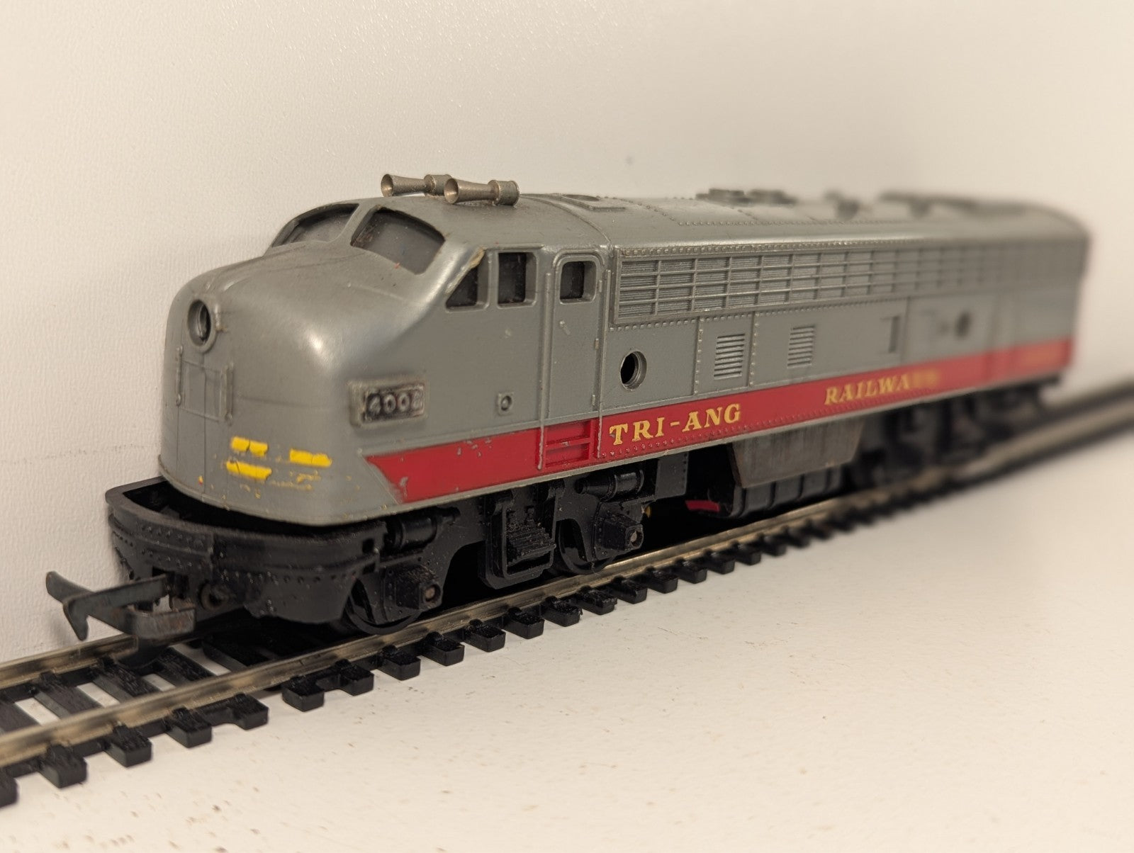 Tri-ang OO Gauge R57 Transcontinental B-B Diesel Dummy Locomotive