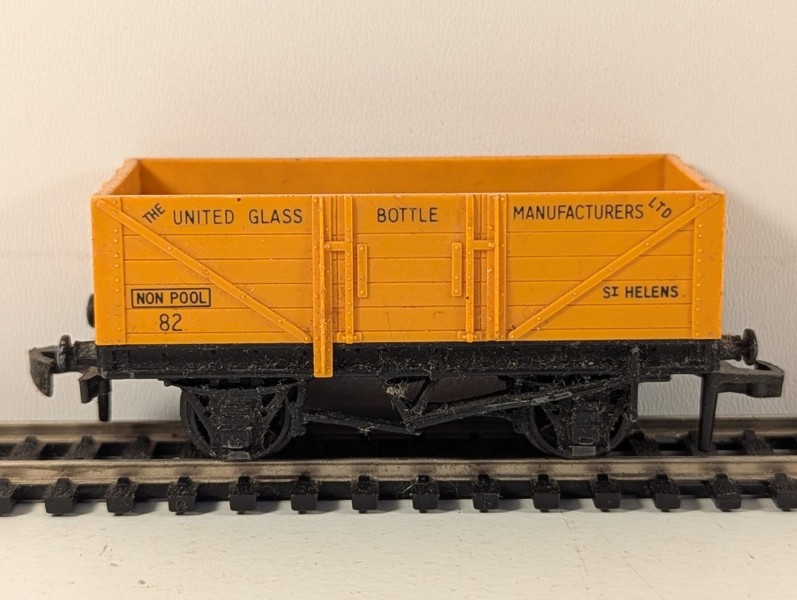 Hornby Dublo 4660 United Glass Bottle Manufacturers 5 Plank Open Wagon OO Gauge