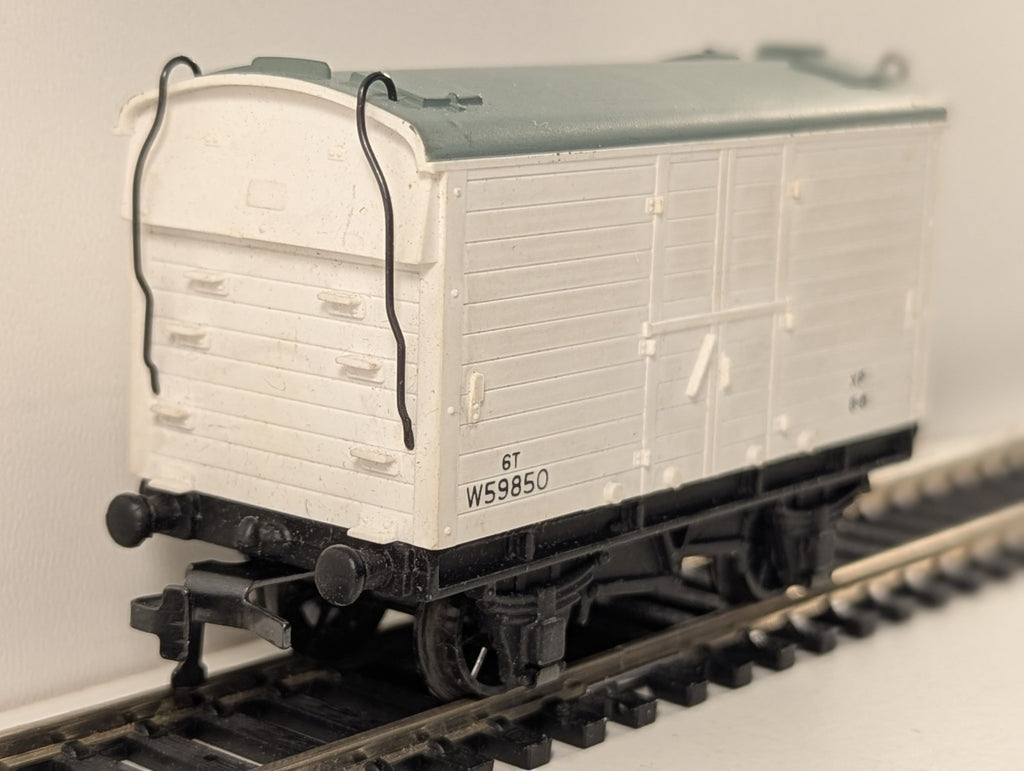 Hornby Dublo 32065 OO Gauge D1 Meat Van - Boxed