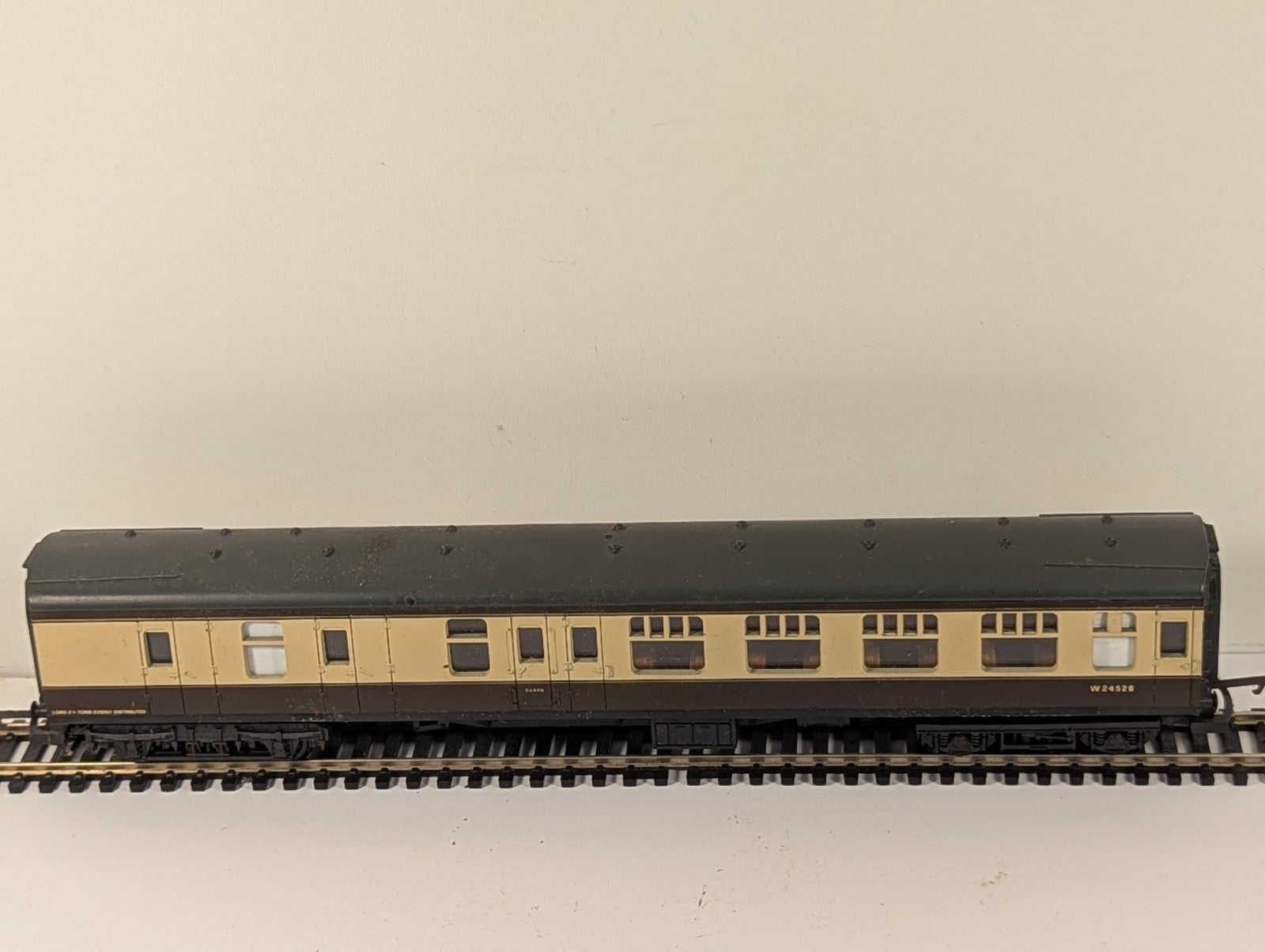Hornby OO Gauge R430 GWR Collett Brake Third Coach W24528 BR