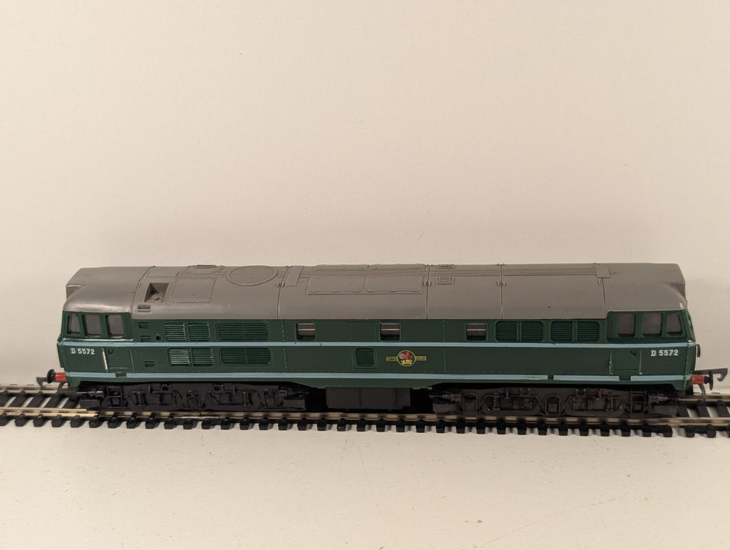 Tri-ang Hornby OO Gauge Class 31 Diesel Locomotive D5572 BR Green