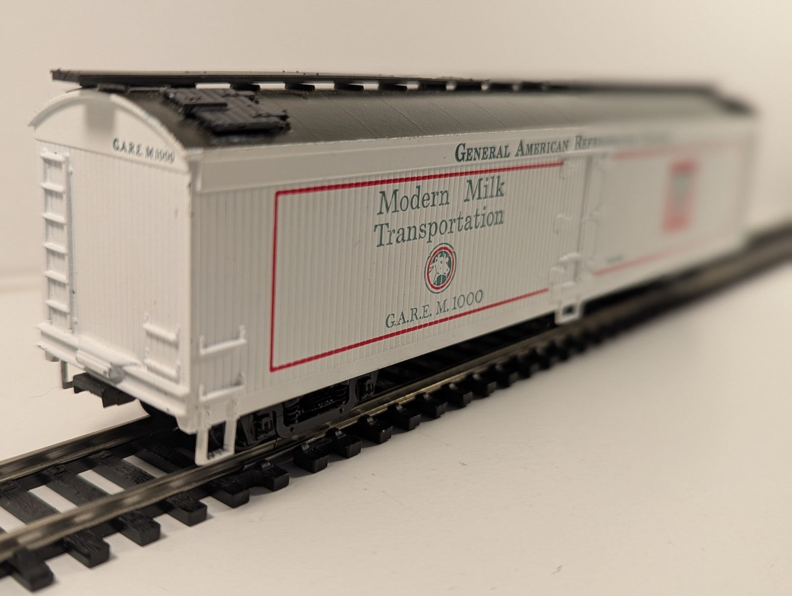 Athearn HO Gauge General America 50ft Express Reefer