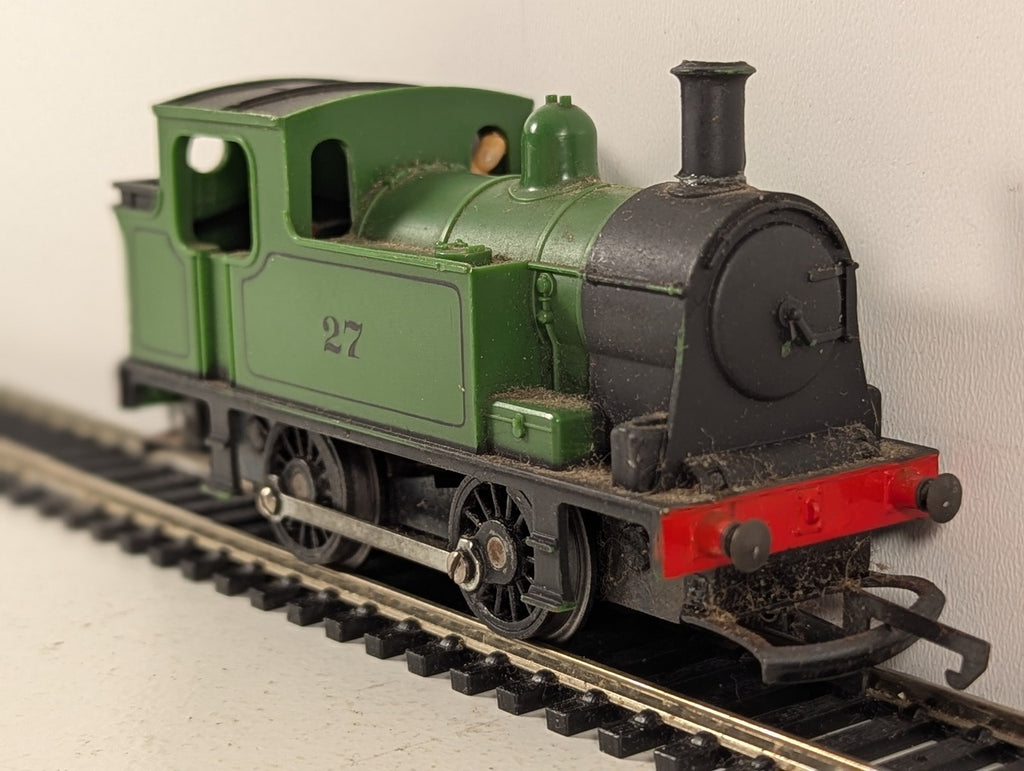 Tri-ang OO Gauge 0-4-0 Industrial Tank Locomotive 27 Green R.355